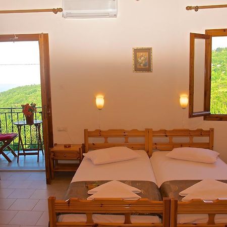 Stavroula Rooms Makrirrakhi Exterior photo